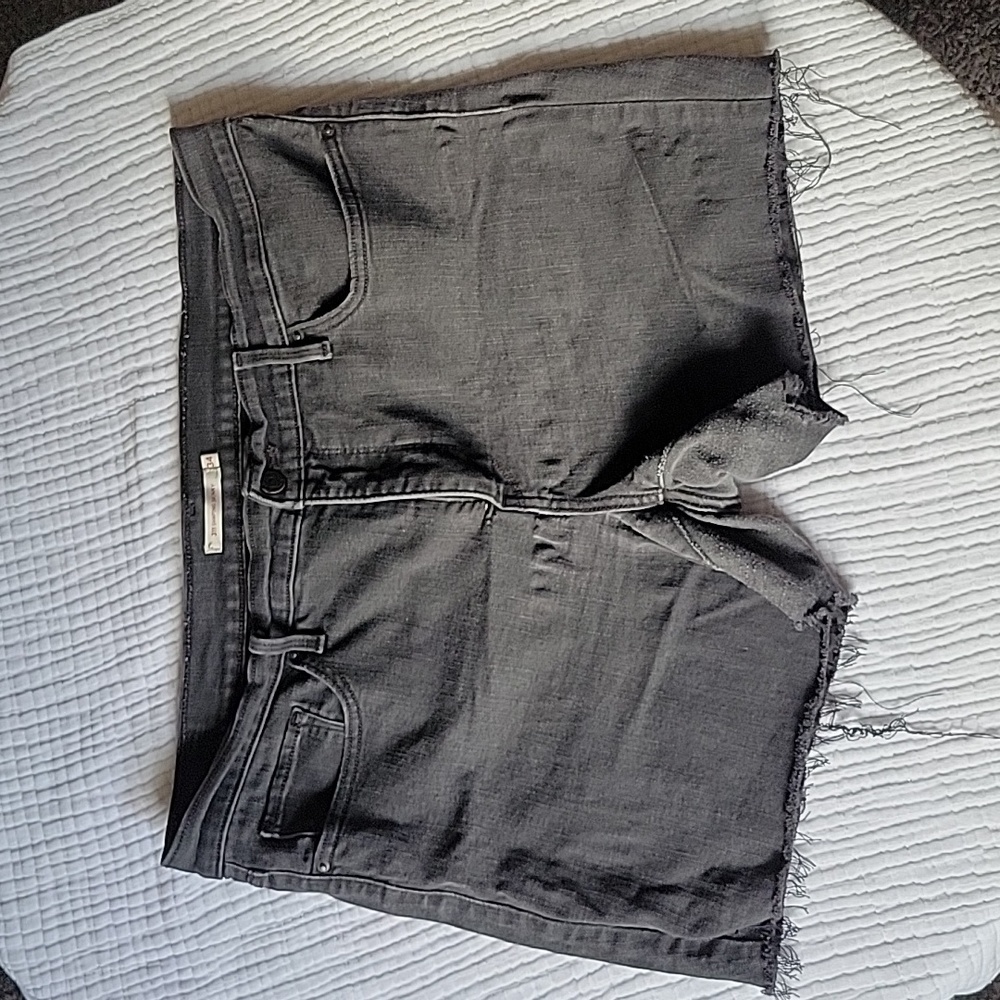 Black Levi's shorts